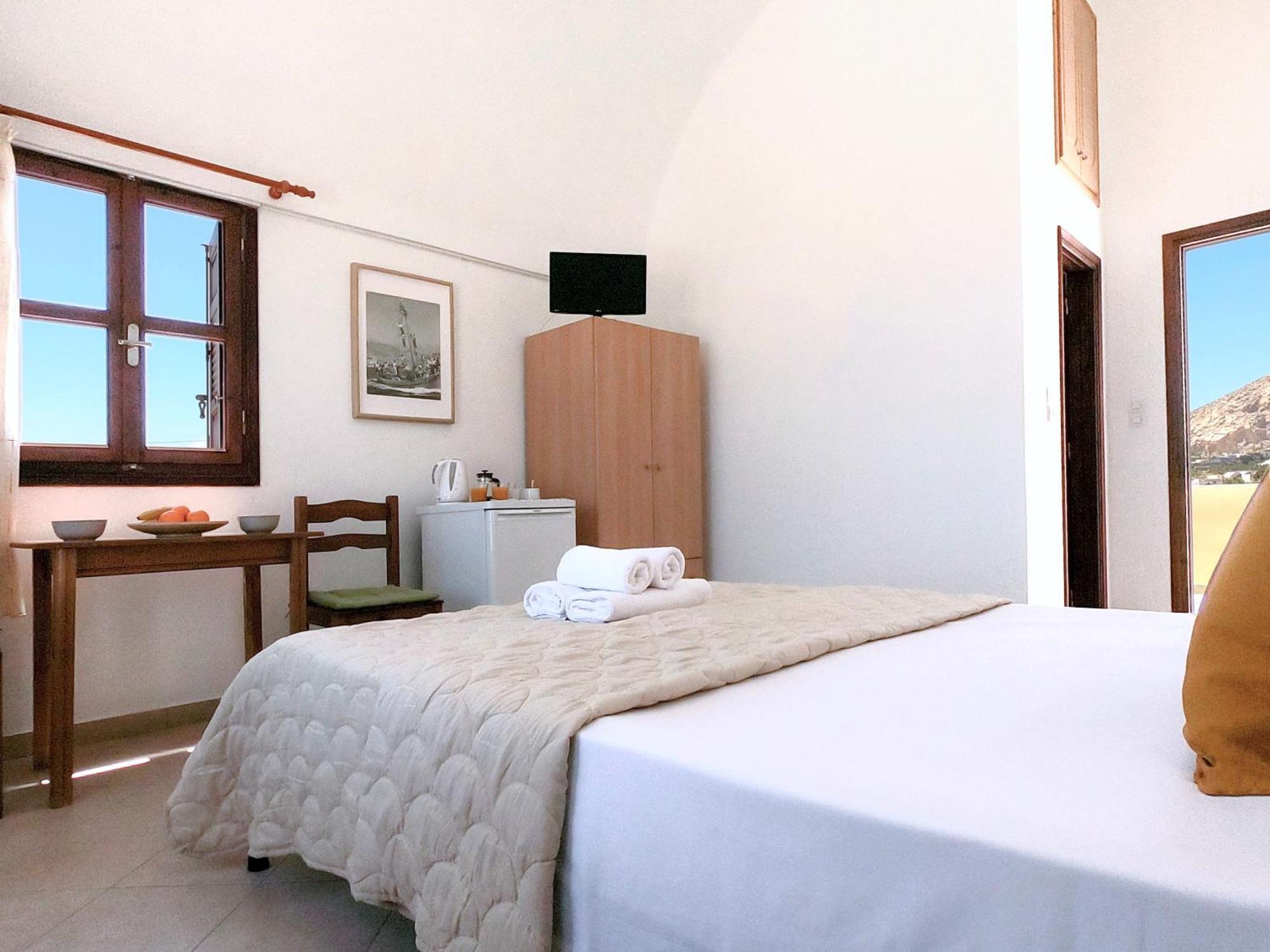 Almyra Villa Perissa  Pokoj fotografie